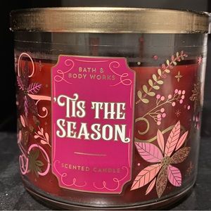 Bath & Body Works Candle: Tis the Season 🌲